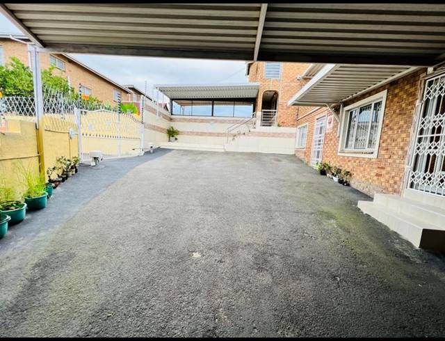 6 BEDROOM HOUSE FOR SALE IN MOORTON